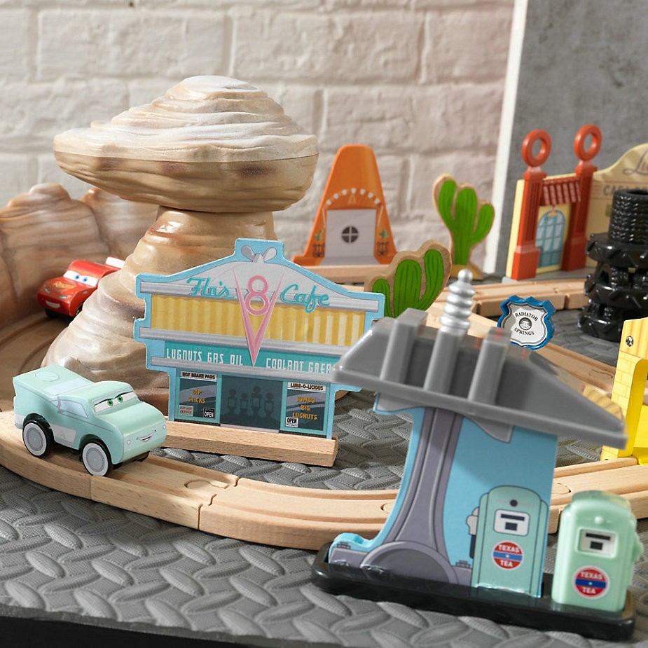 Siempre con descuento Set de vías de Radiador Springs, Disney Pixar Cars 3 - Siempre con descuento Set de vías de Radiador Springs, Disney Pixar Cars 3-01-5